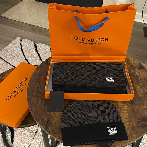 Louis Vuitton box set black checkered beanie and stylish scarf. NWT - Picture 5 of 14